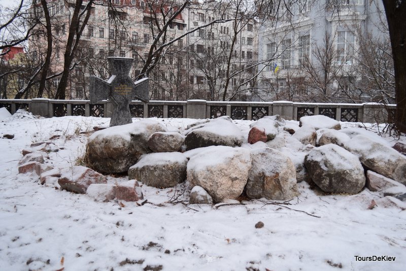 Київ узимку. Місце, де знаходилась Десятинна церква