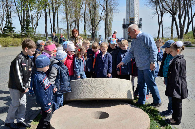 Що символізують різні пам'ятники Меморіального комплексу?