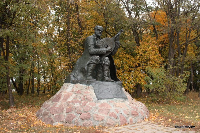Екскурсія в Сокиринці і Тростянець