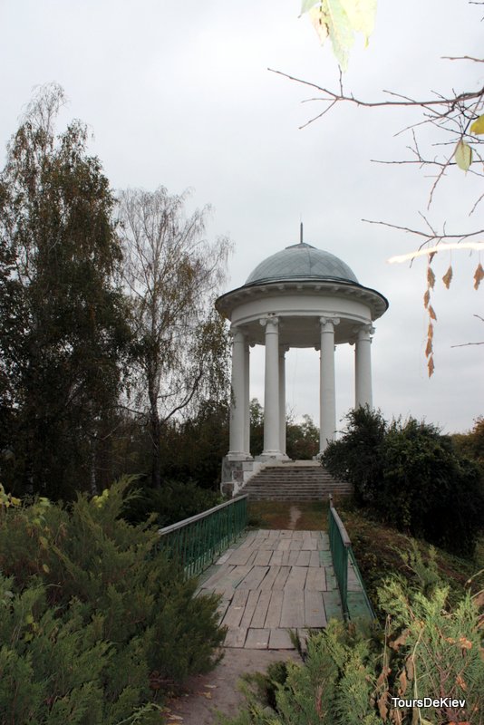 Екскурсія в Сокиринці і Тростянець