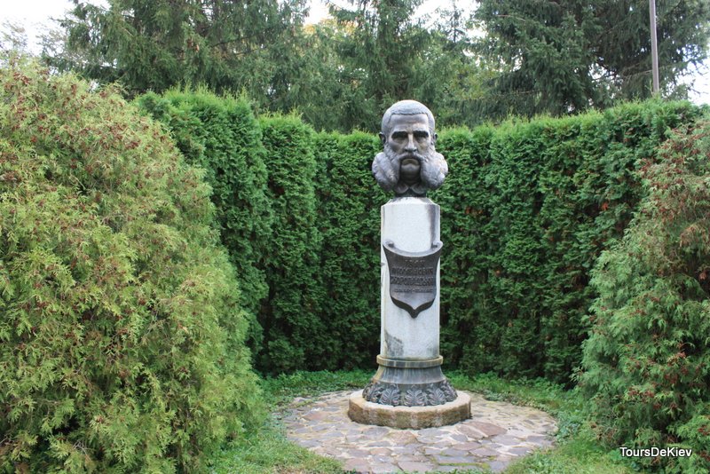 Екскурсія в Сокиринці і Тростянець